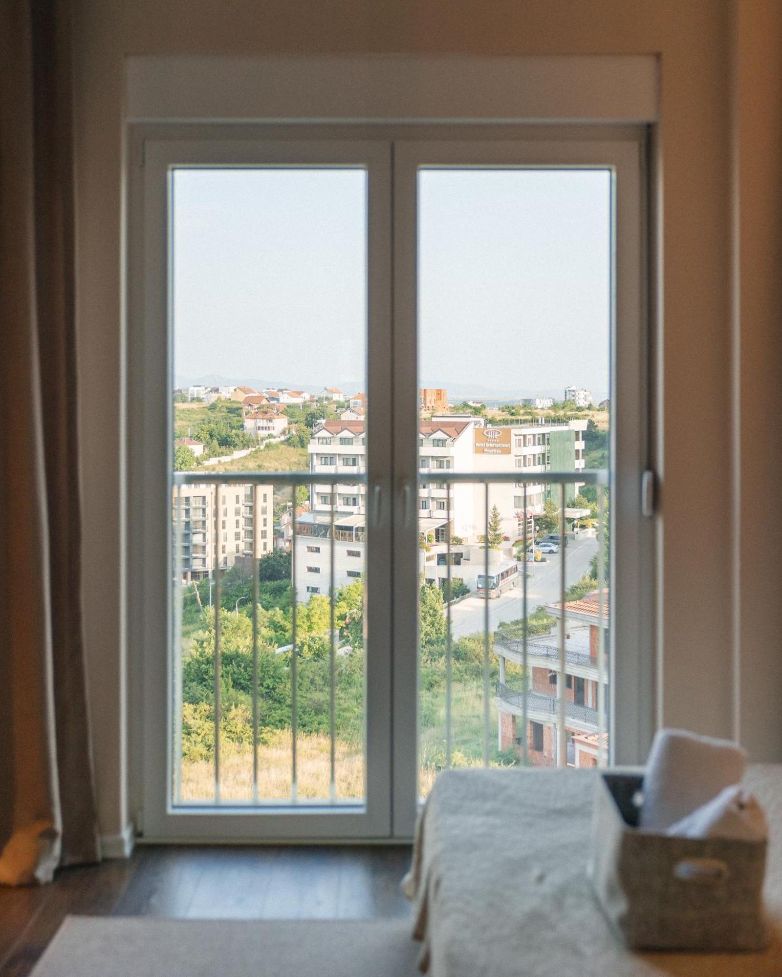 Etern Apart Hotel Pristina Esterno foto