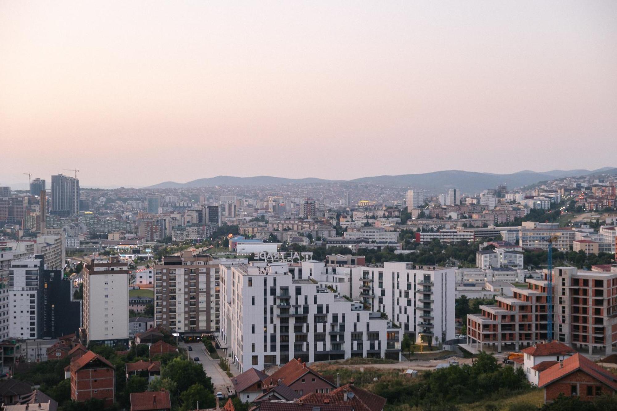 Etern Apart Hotel Pristina Esterno foto
